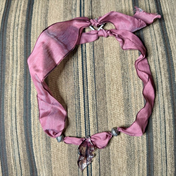 Handcrafted Artisan created leaf pendant. - Picture 3 of 16